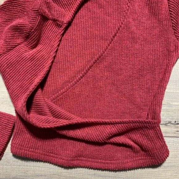 Forever 21 Womens Cropped Long‎ Sleeve Faux Wrap Top Size Large Red - Picture 6 of 9